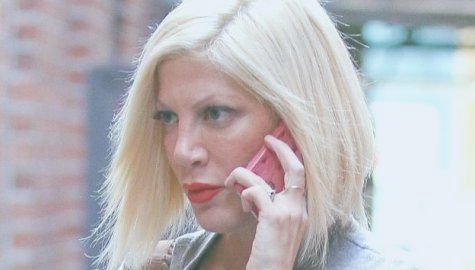 celebrities-who-consult-psychics-tori-spelling